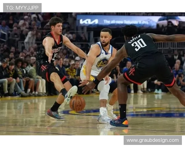 挡拆吸引防守，格林少单打为库里拉开空位提升三分效率